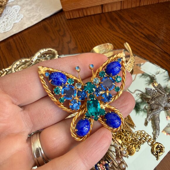 Gobs of Vintage jewelry with Beveled Mirror Vanity/Dresser Tray - Picture 5 of 17